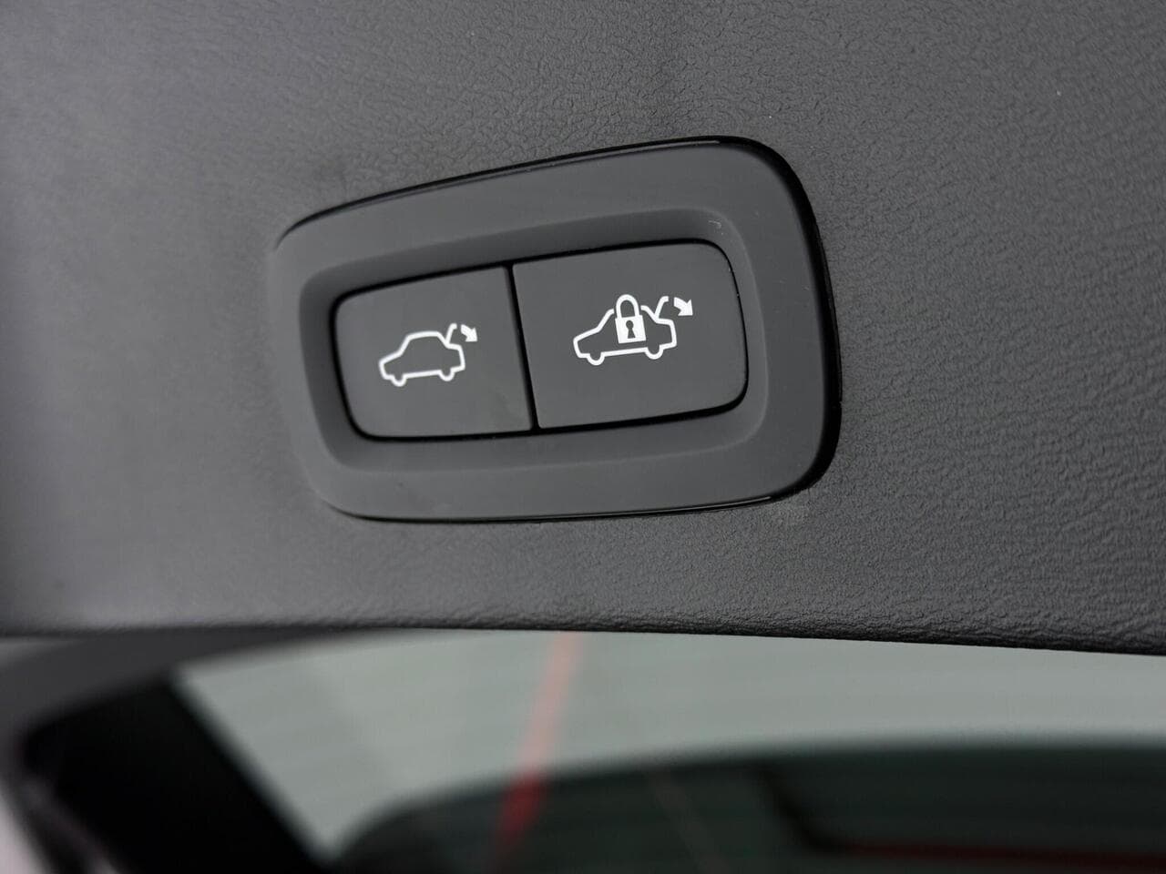 Volvo XC40 thumbnail Misc Controls