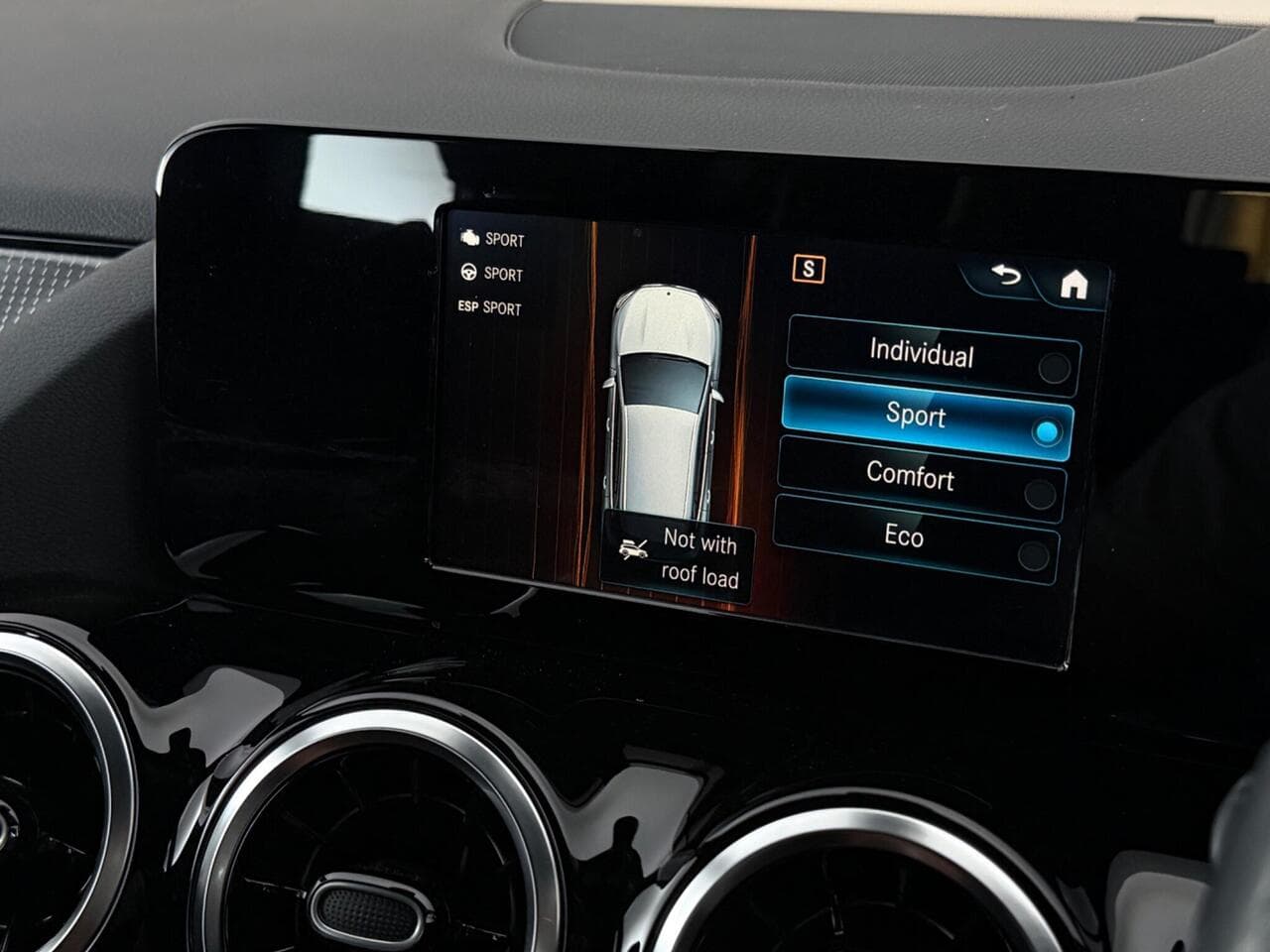 Mercedes-Benz GLA thumbnail Infotainment System