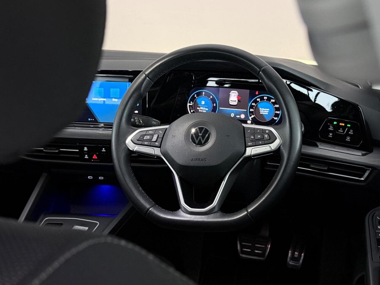 Volkswagen Golf thumbnail Steering Wheel