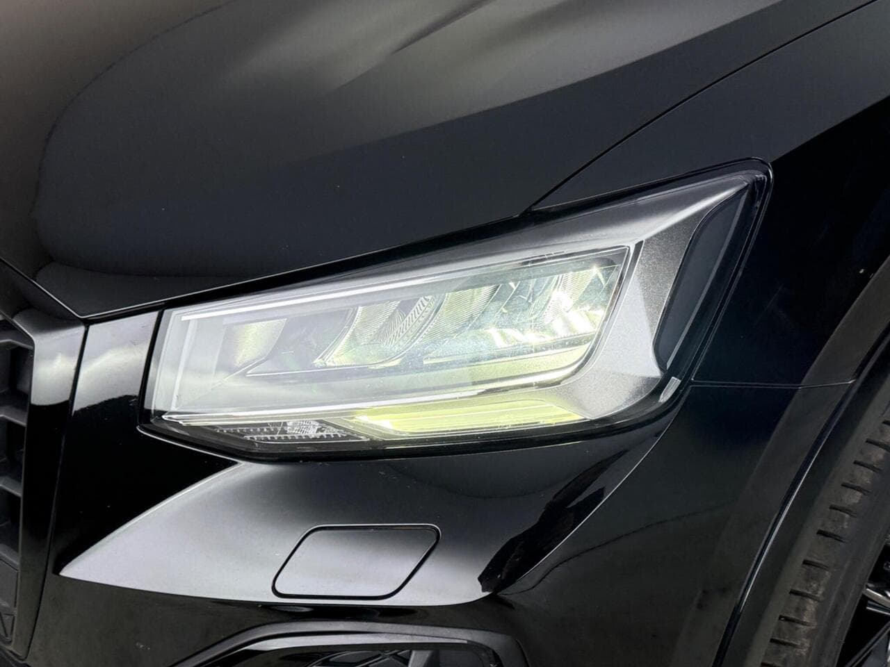 Audi Q2 thumbnail Lights Front