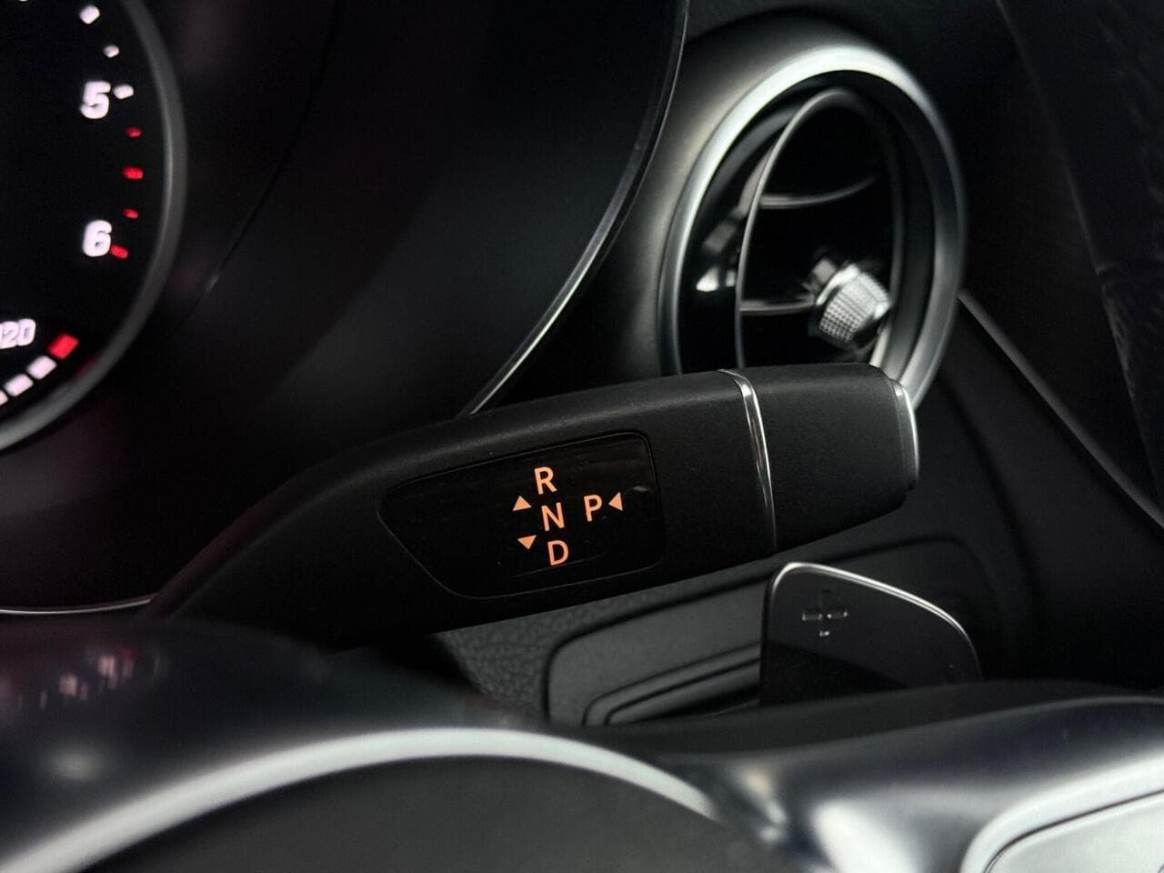 Mercedes-Benz GLC thumbnail Misc Controls
