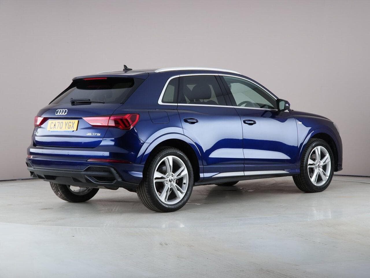 Audi Q3 thumbnail Rear Right