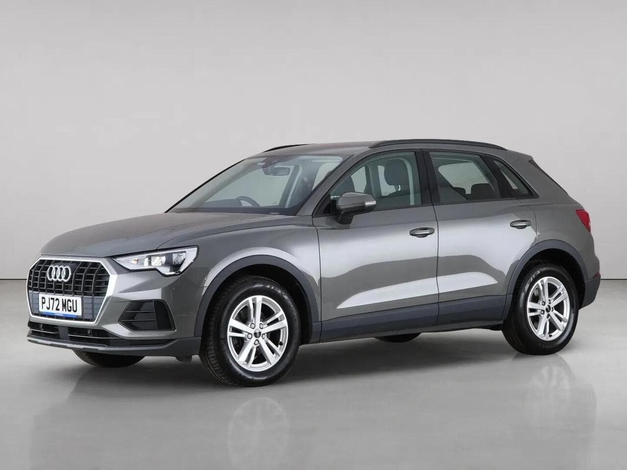 Audi Q3 thumbnail Front Left