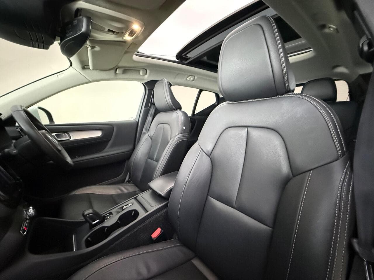 Volvo XC40 thumbnail Seat Front Passenger