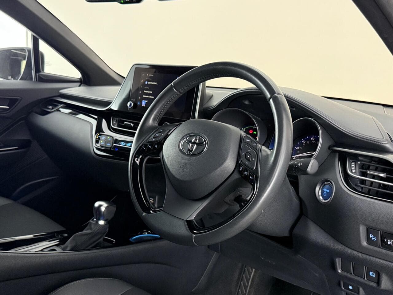Toyota C-HR thumbnail Interior Front