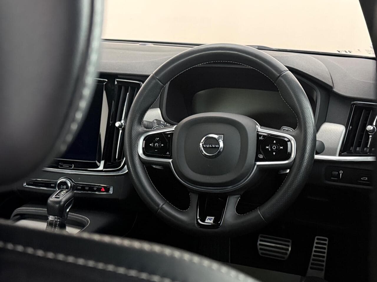Volvo S90 thumbnail Steering Wheel