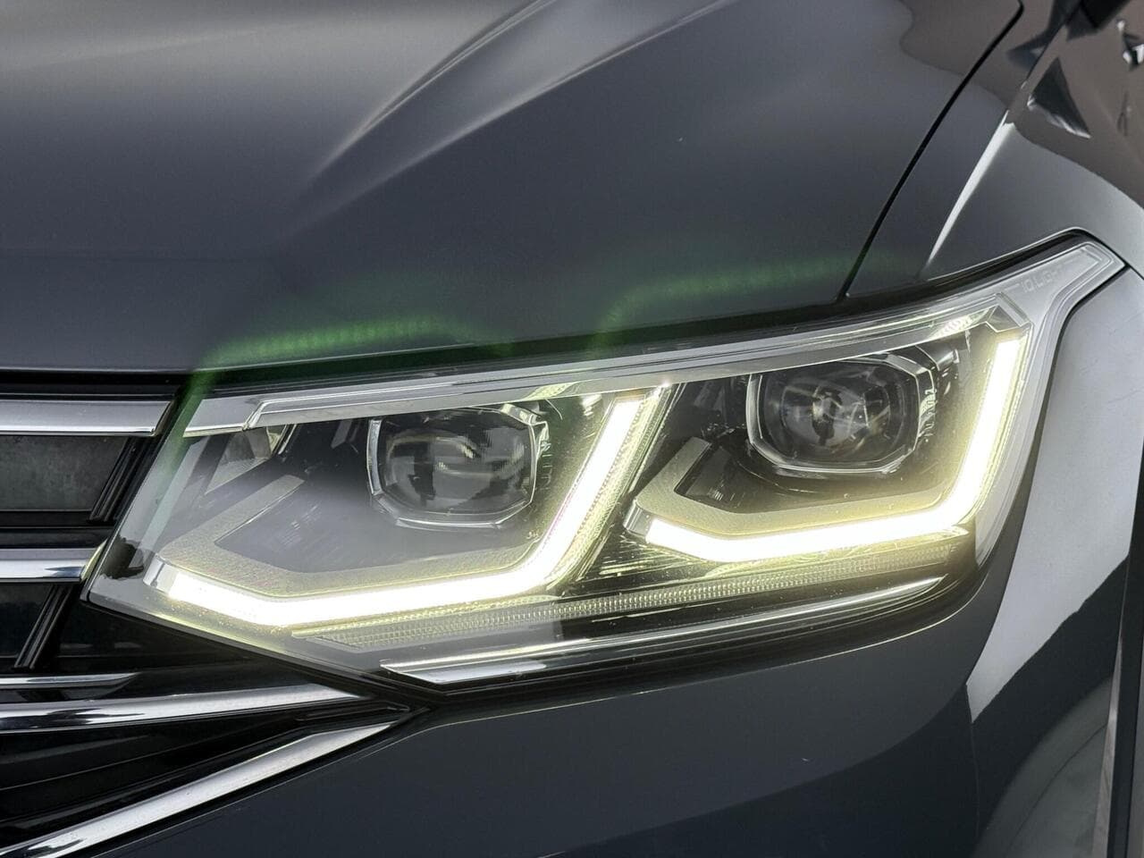 Volkswagen Tiguan thumbnail Lights Front