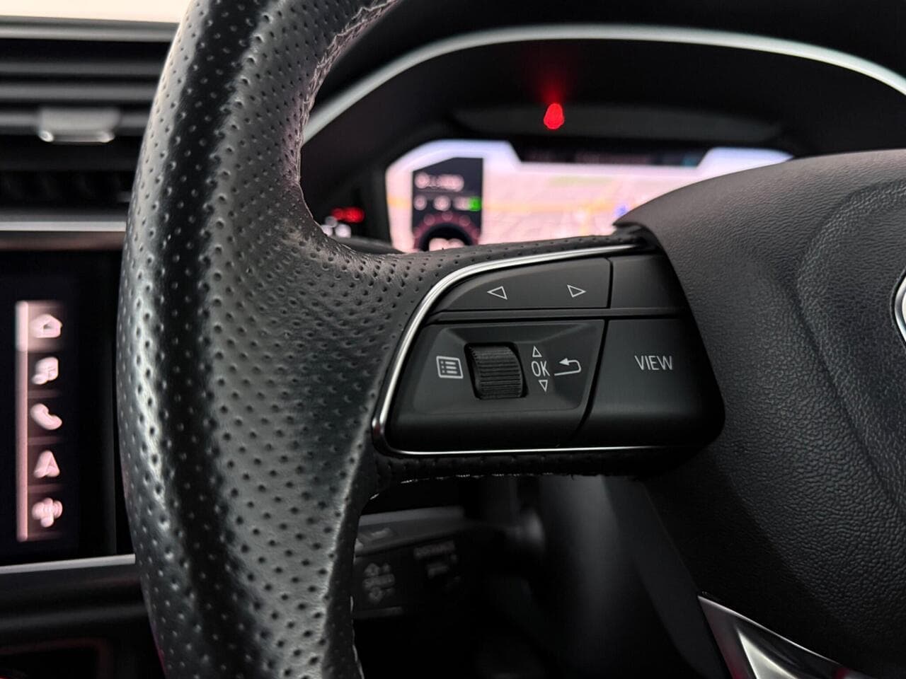 Audi Q3 thumbnail Misc Controls