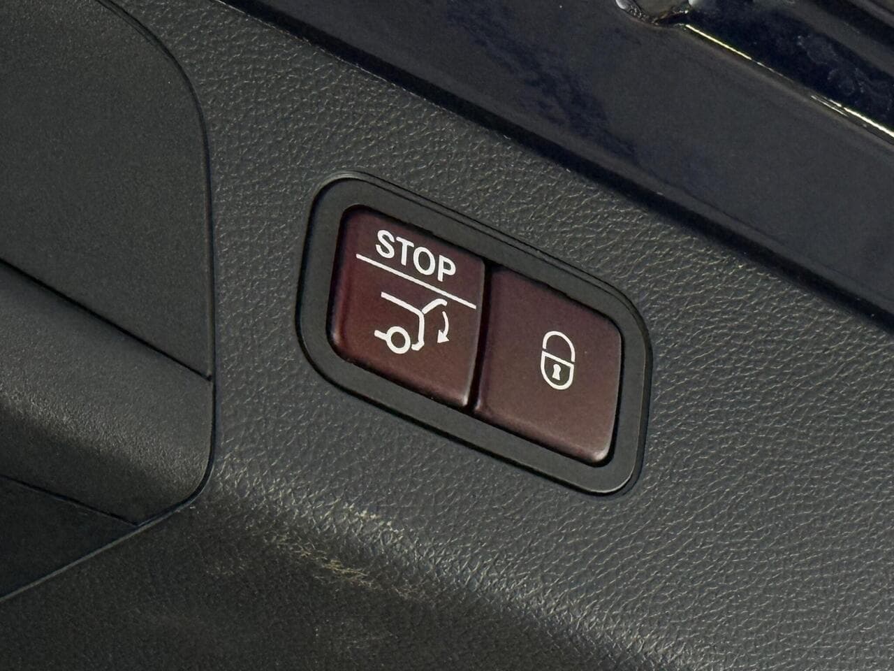 Mercedes-Benz GLC thumbnail Misc Controls