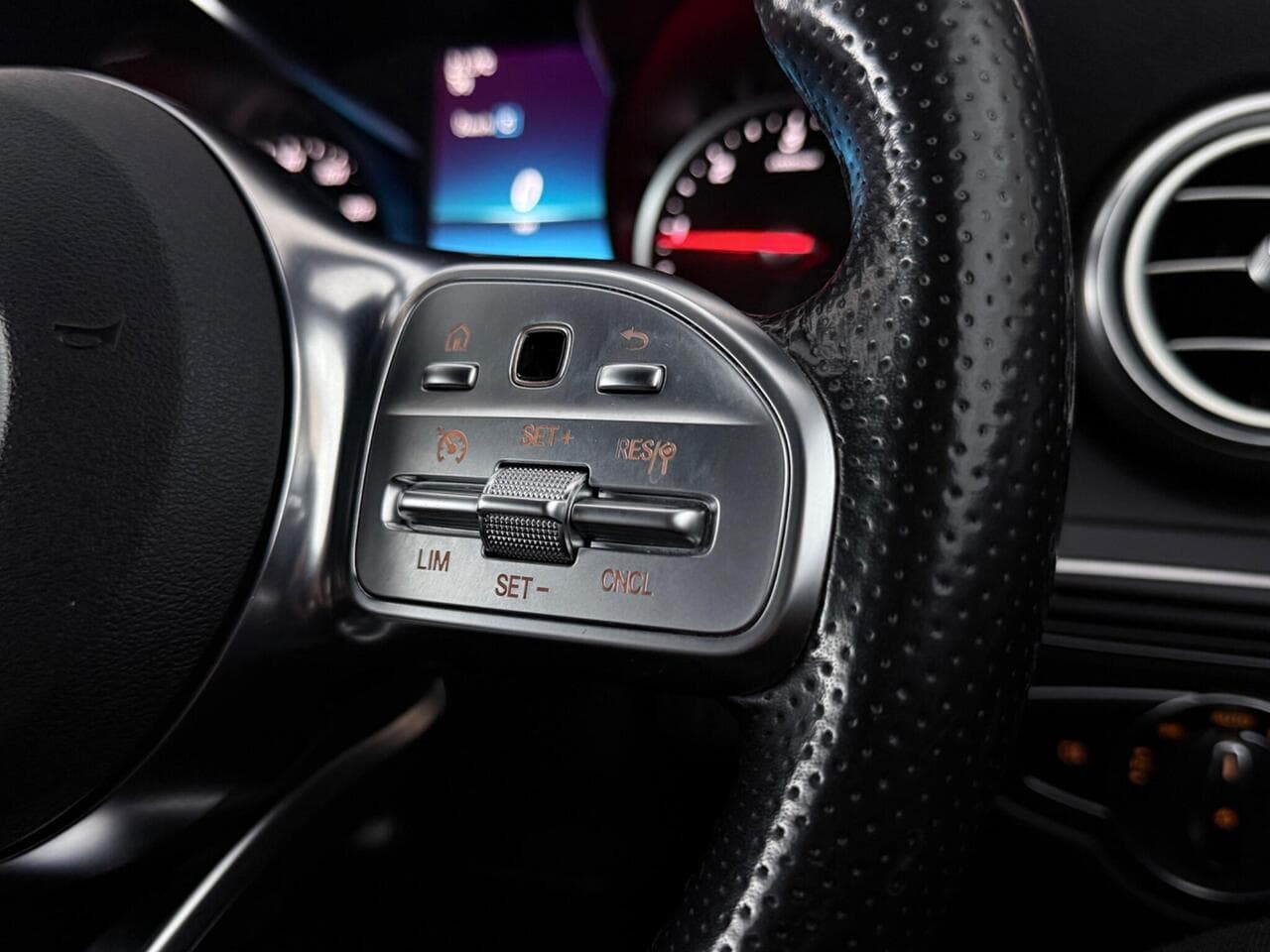 Mercedes-Benz C Class thumbnail Misc Controls