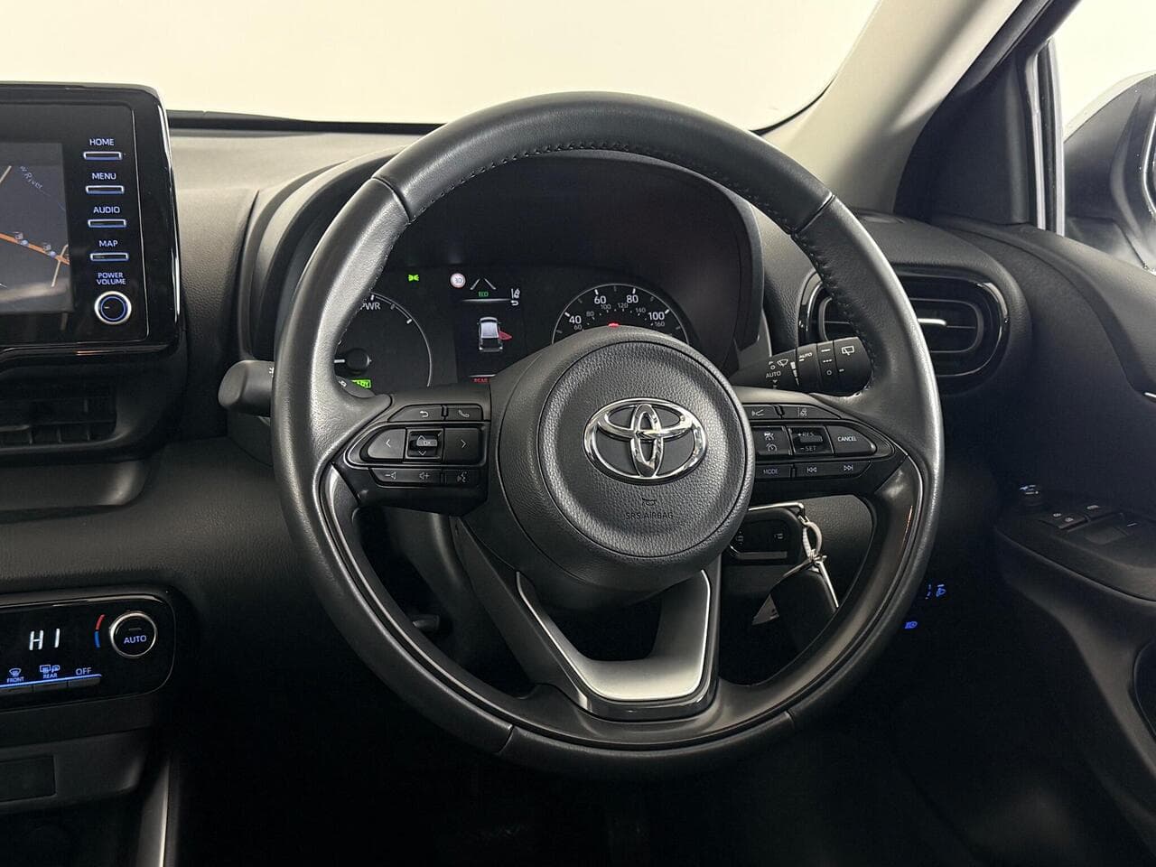 Toyota Yaris thumbnail Steering Wheel