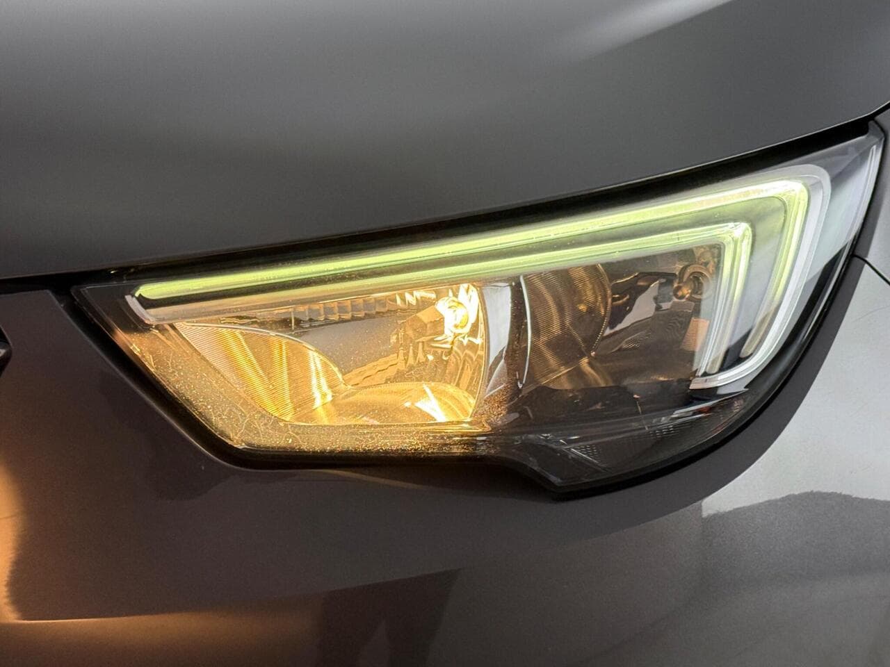 Vauxhall Crossland X thumbnail Lights Front