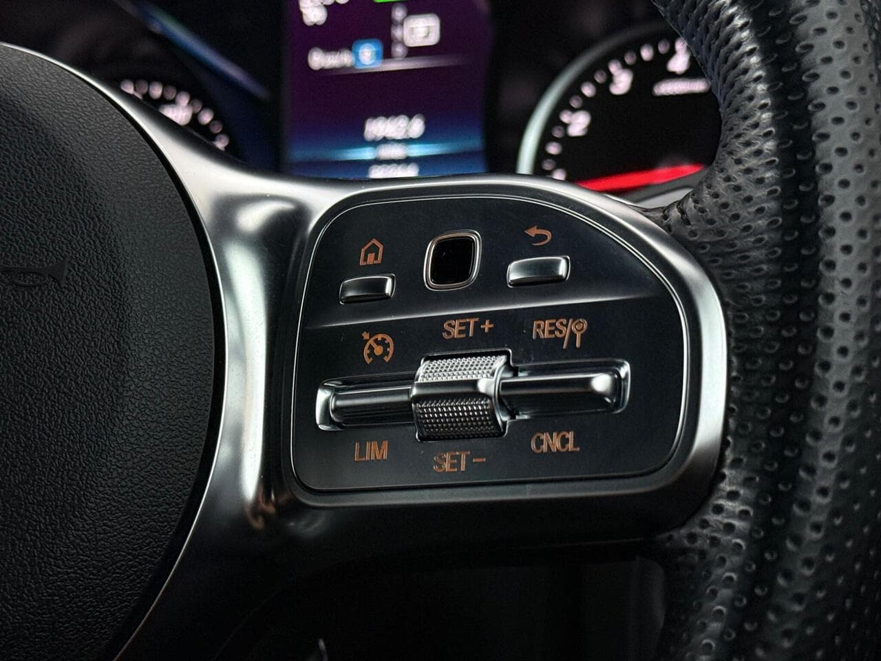 Mercedes-Benz GLC thumbnail Misc Controls