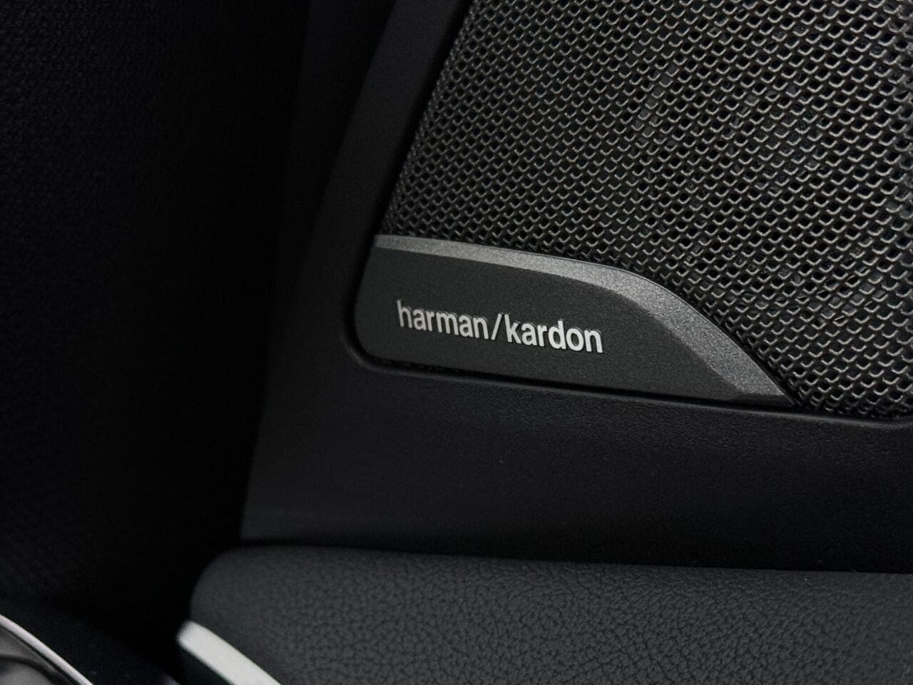 BMW X4 thumbnail Misc Controls