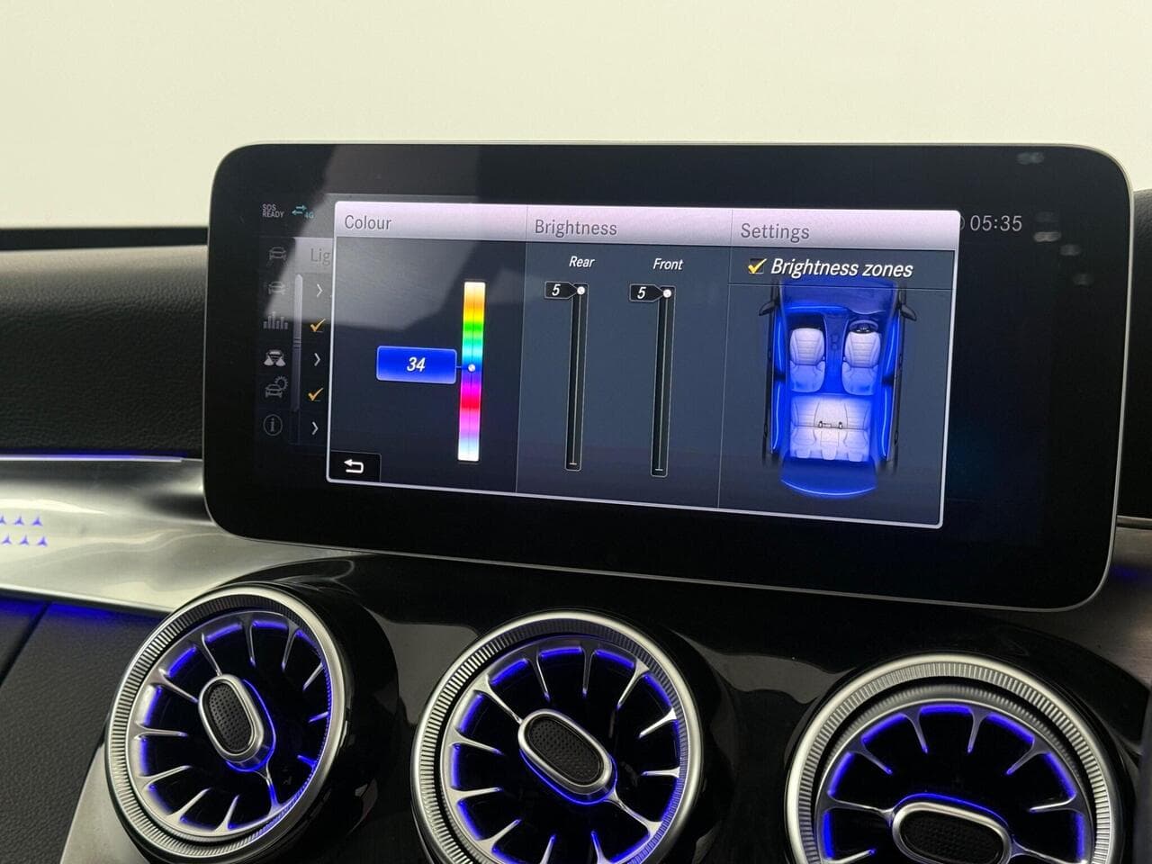 Mercedes-Benz C Class thumbnail Infotainment System