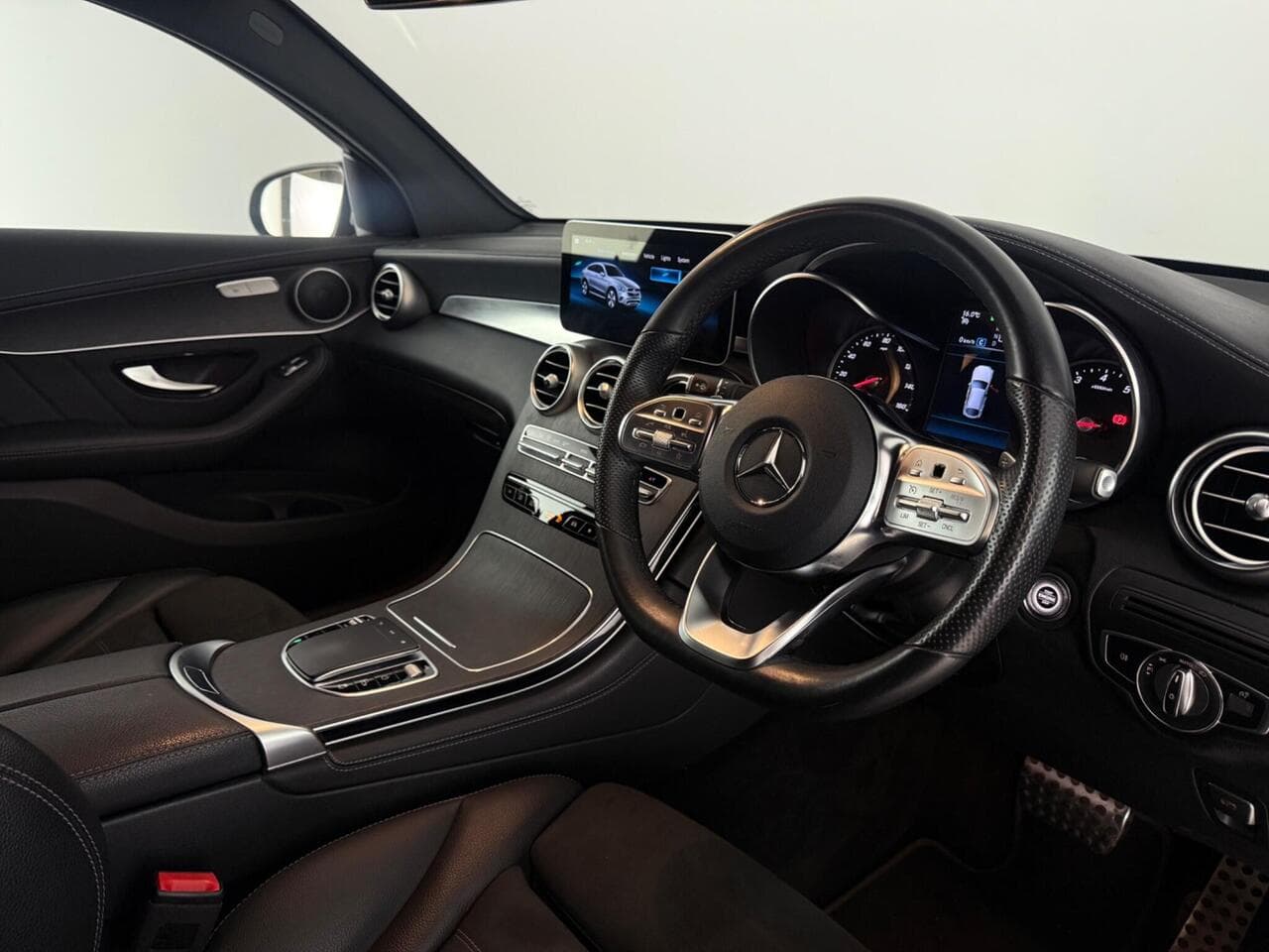 Mercedes-Benz GLC thumbnail Interior Front