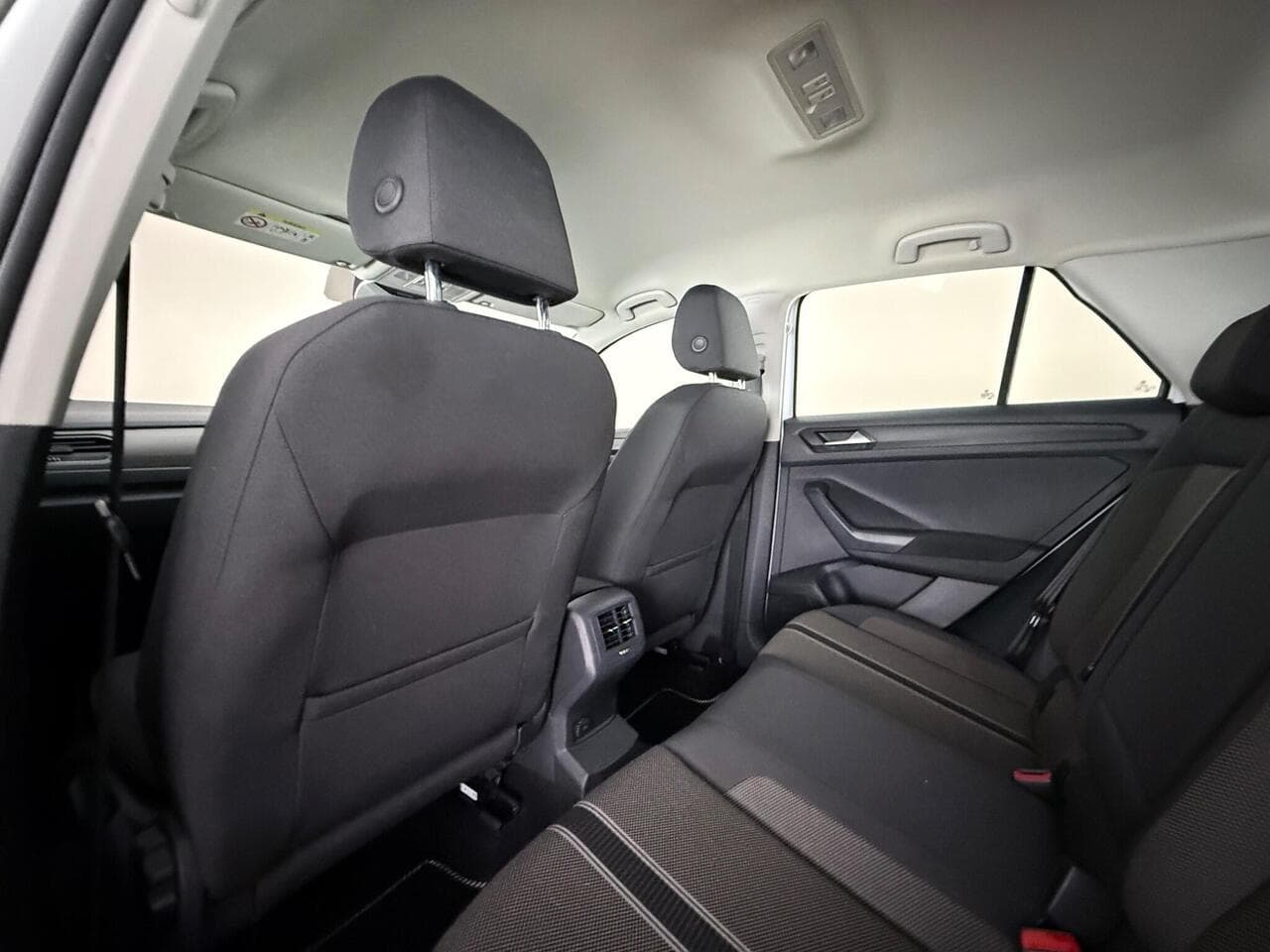 Volkswagen T-Roc thumbnail Seats Rear