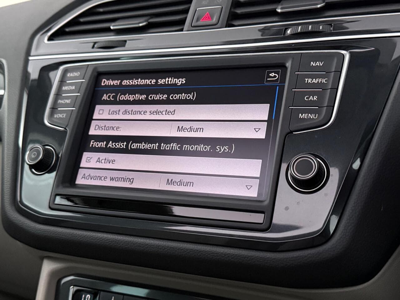 Volkswagen Tiguan thumbnail Infotainment System
