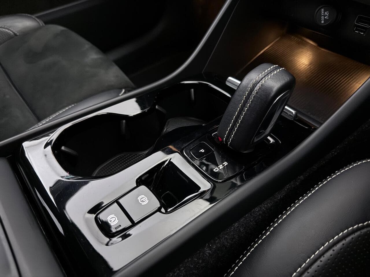 Volvo XC40 thumbnail Interior Front