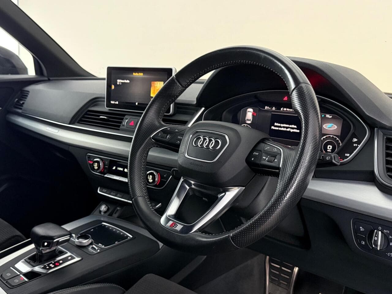 Audi Q5 thumbnail Interior Front