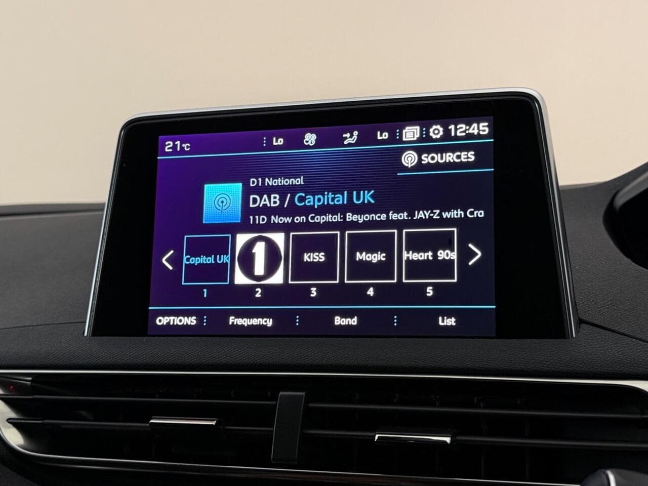 Peugeot 5008 thumbnail Infotainment System