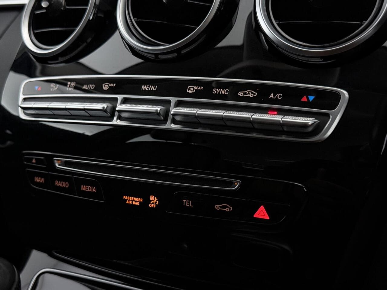 Mercedes-Benz C Class thumbnail Misc Controls