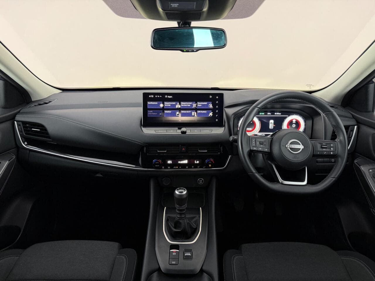 Nissan Qashqai thumbnail Interior Front