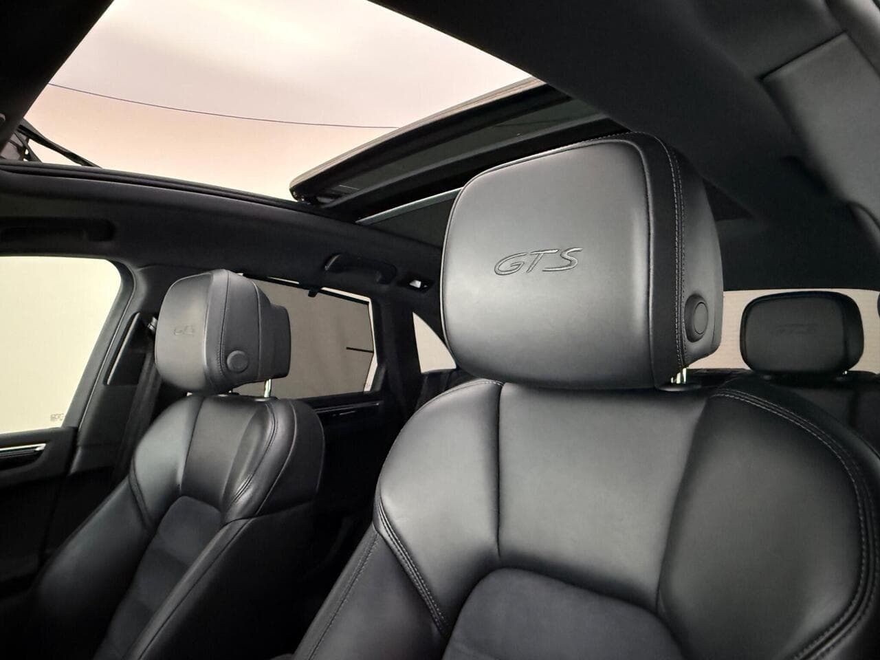 Porsche Macan thumbnail Seat Front Passenger