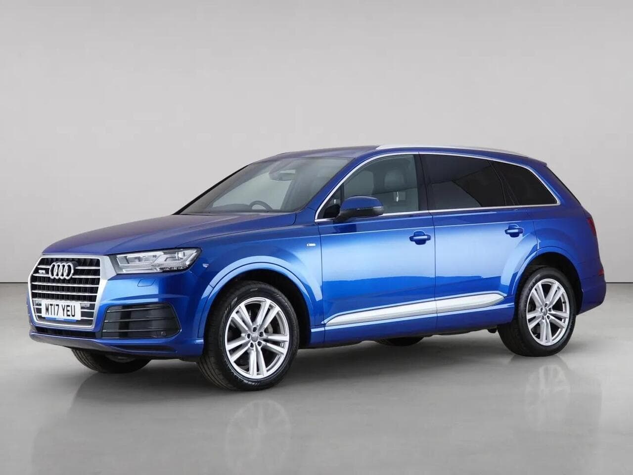 Audi Q7 thumbnail Front Left