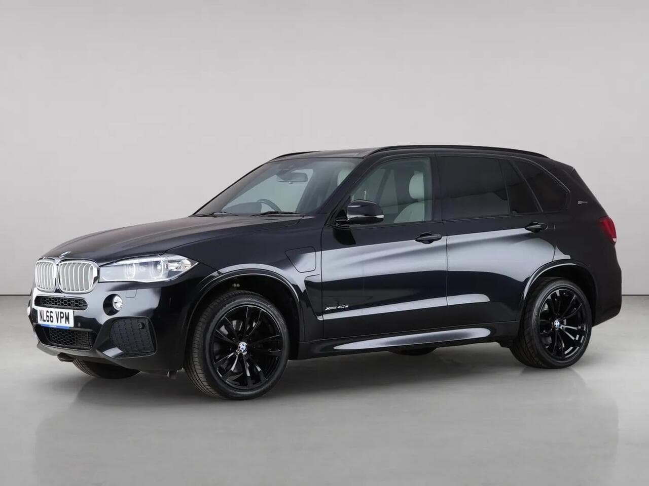 BMW X5 thumbnail Front Left