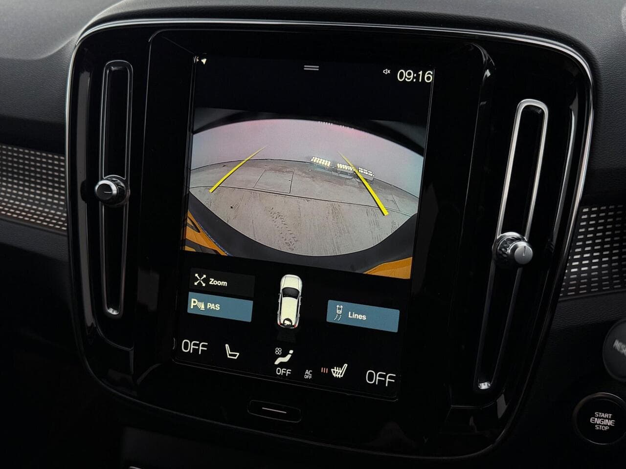 Volvo XC40 thumbnail Infotainment System