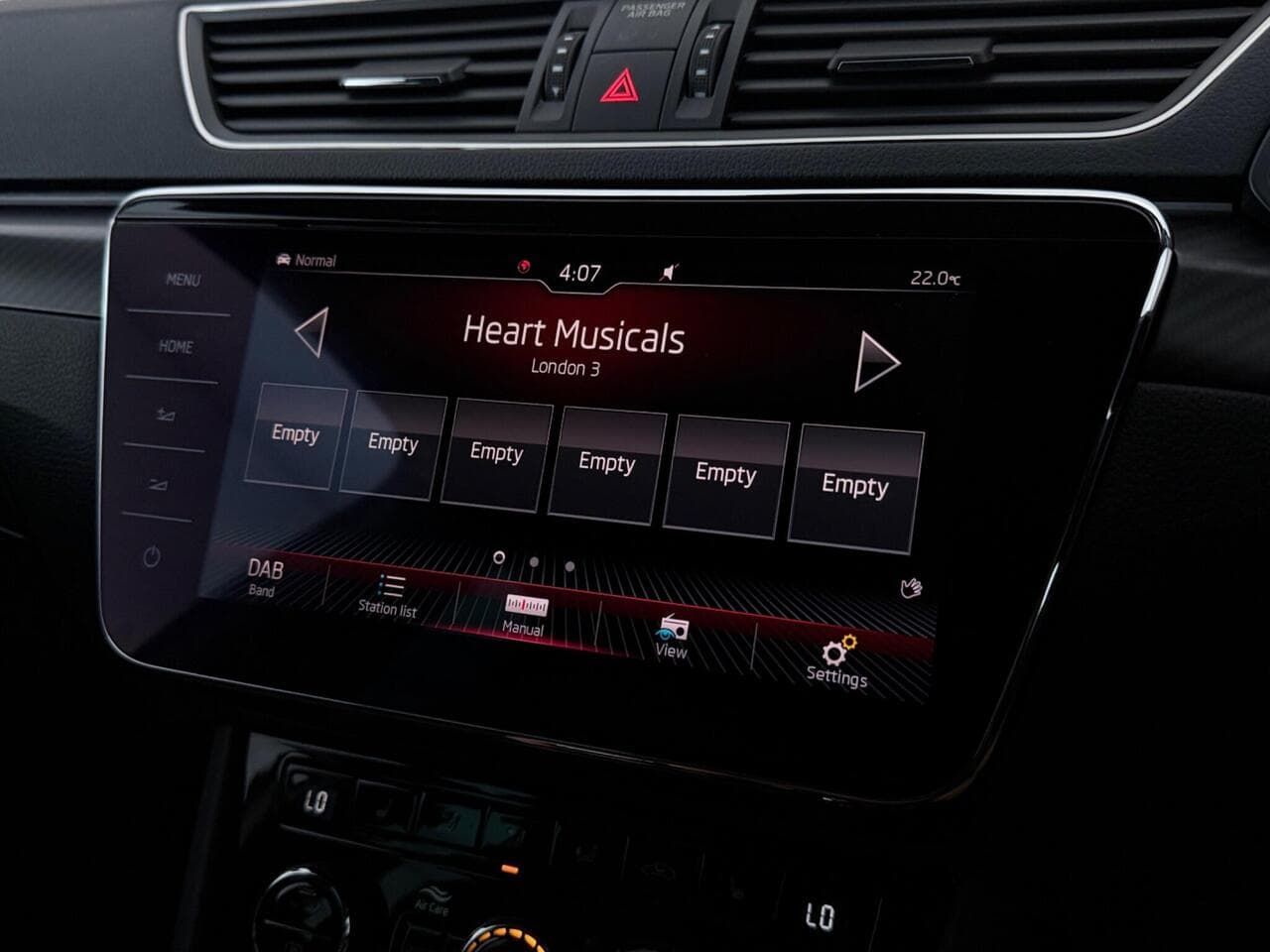 Skoda Superb thumbnail Infotainment System