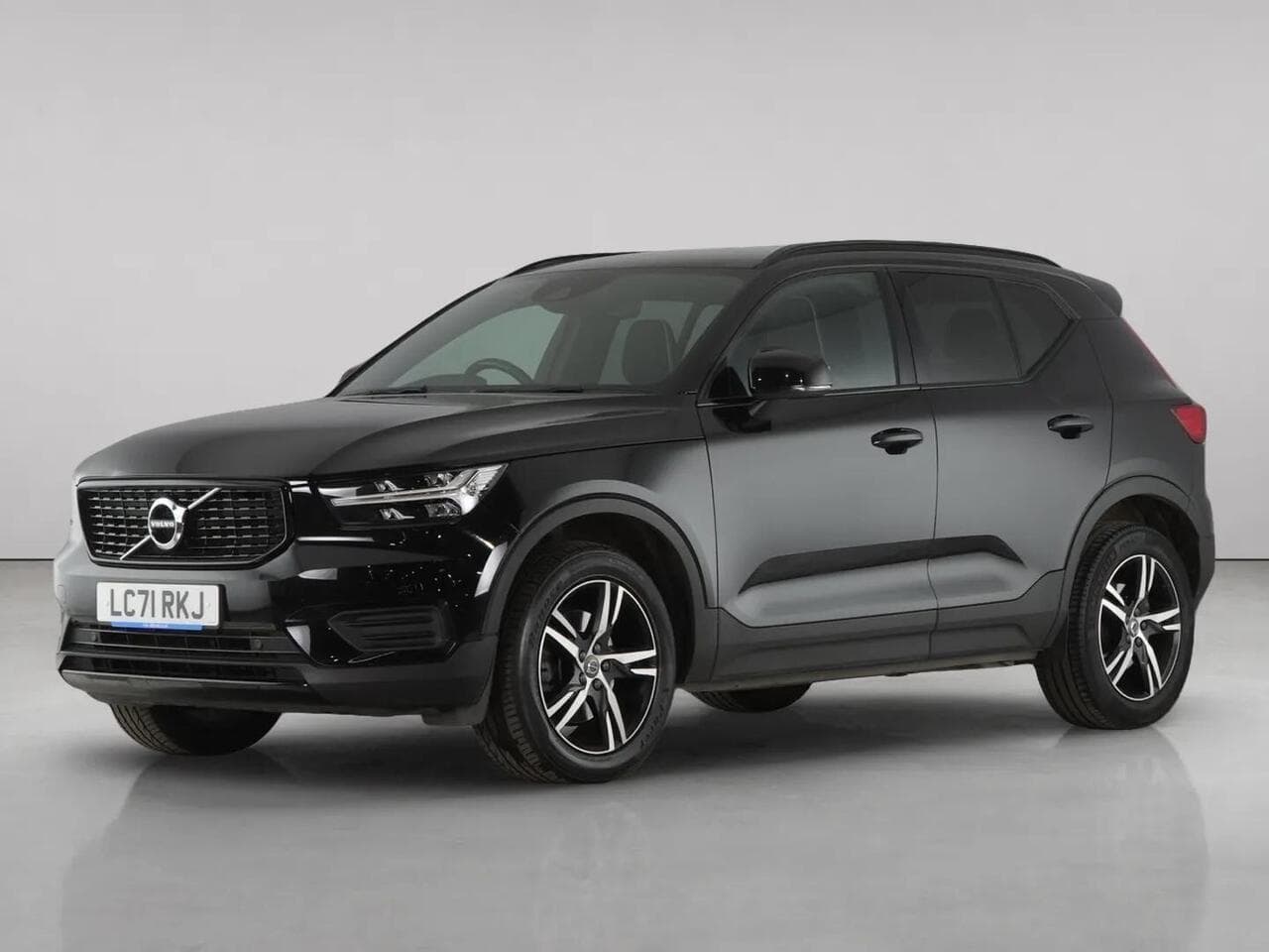 Volvo XC40 thumbnail Front Left
