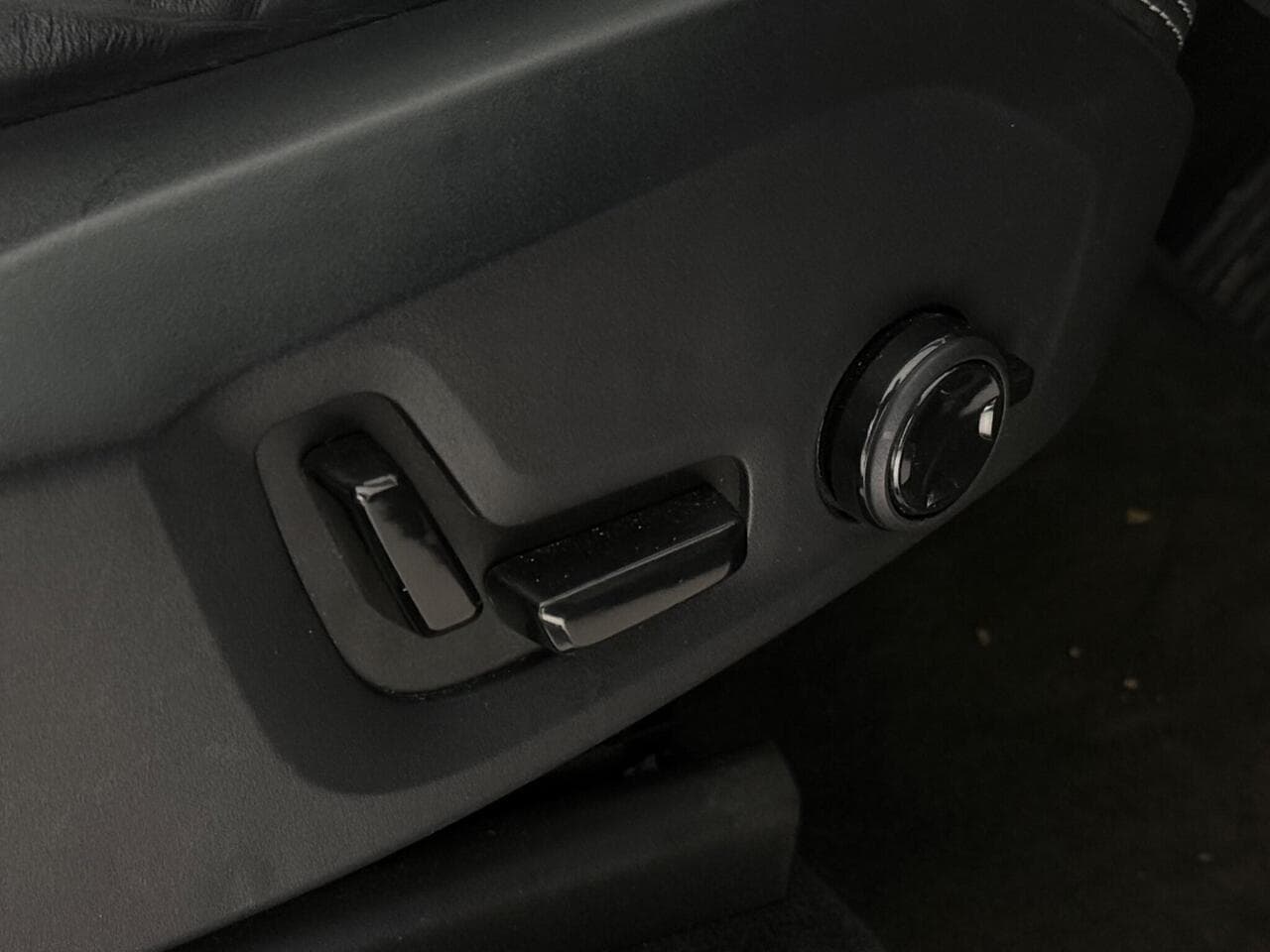 Volvo XC90 thumbnail Misc Controls