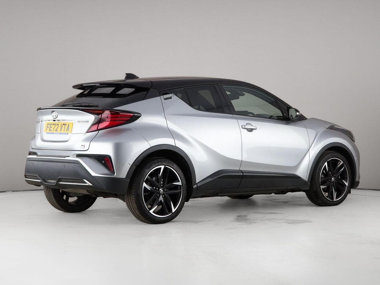 Toyota C-HR thumbnail Rear Right