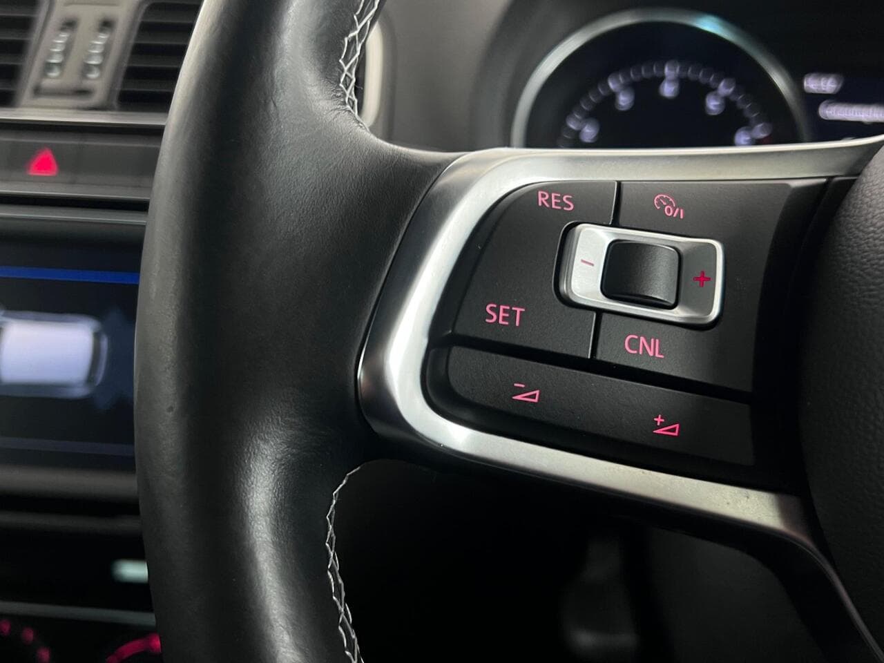 Volkswagen Polo thumbnail Misc Controls