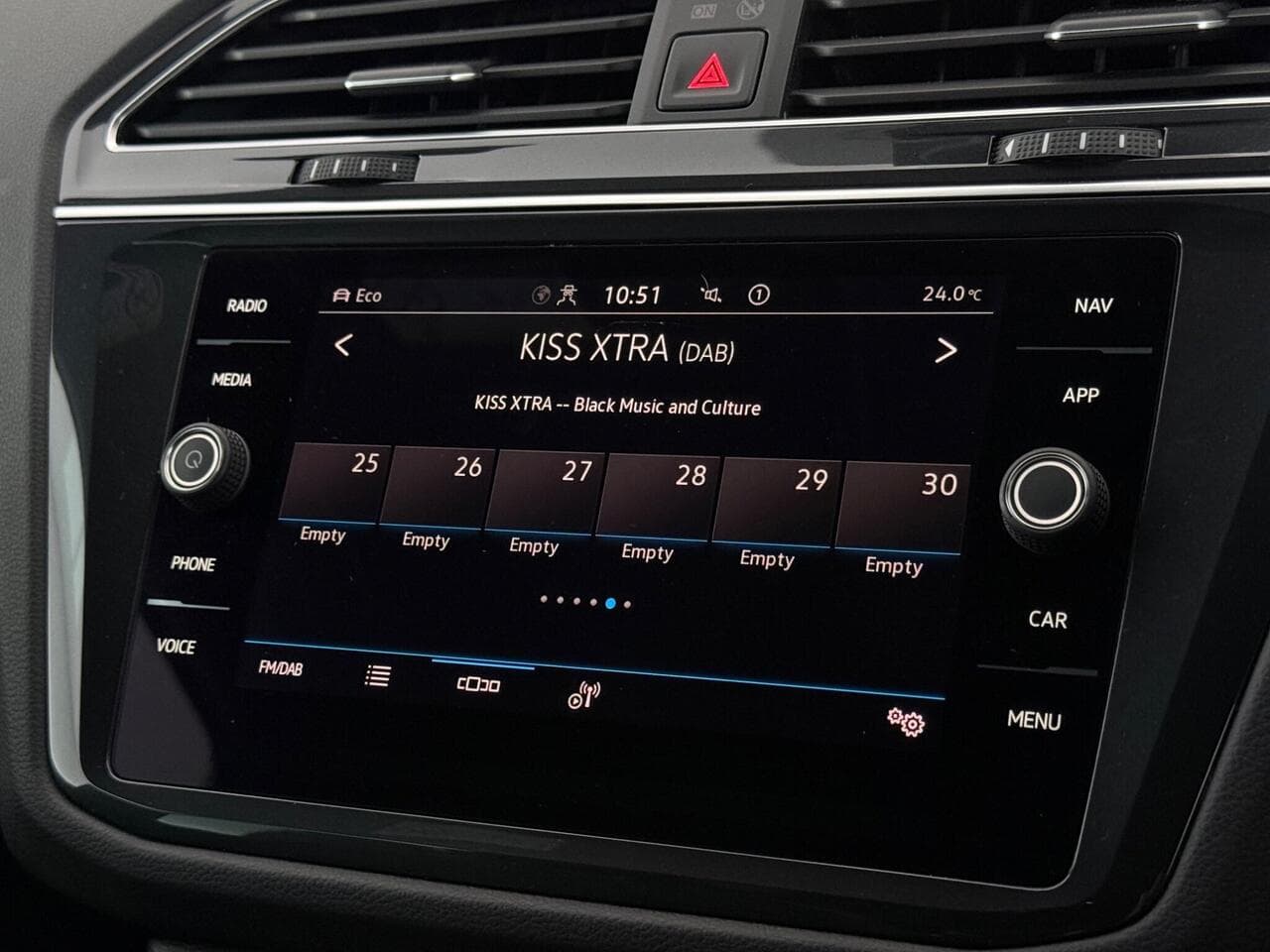 Volkswagen Tiguan thumbnail Infotainment System