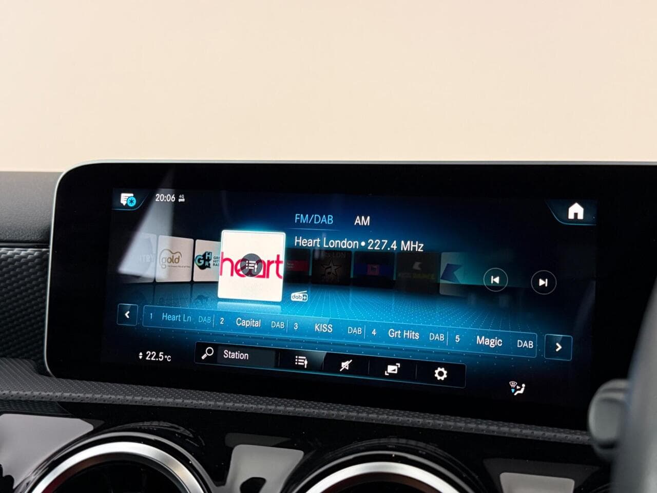 Mercedes-Benz A Class thumbnail Infotainment System