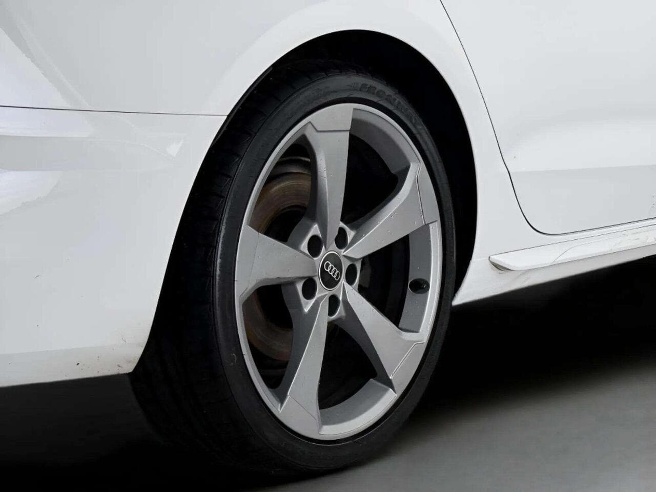 Audi A4 Avant thumbnail Wheel