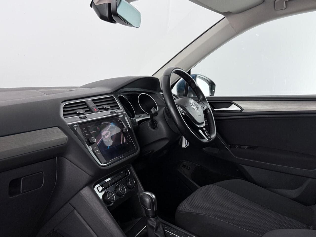 Volkswagen Tiguan Allspace thumbnail Interior Front
