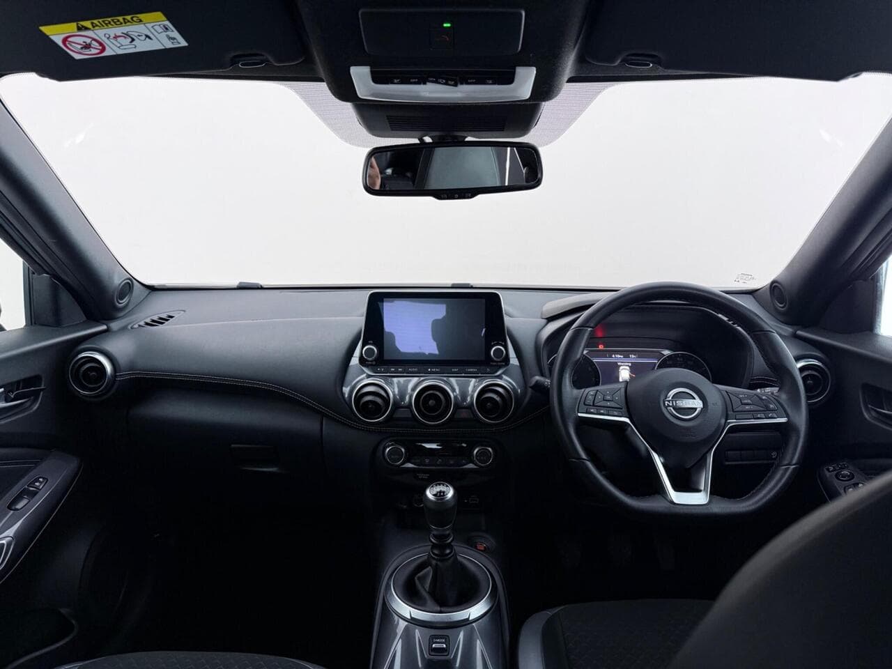 Nissan Juke thumbnail Interior Front