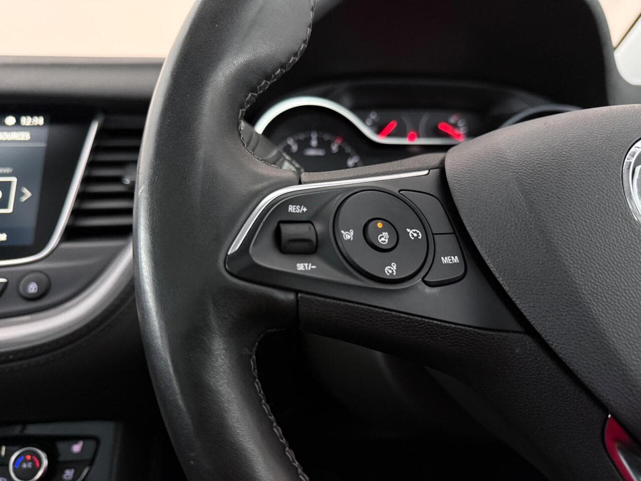 Vauxhall Grandland X thumbnail Misc Controls