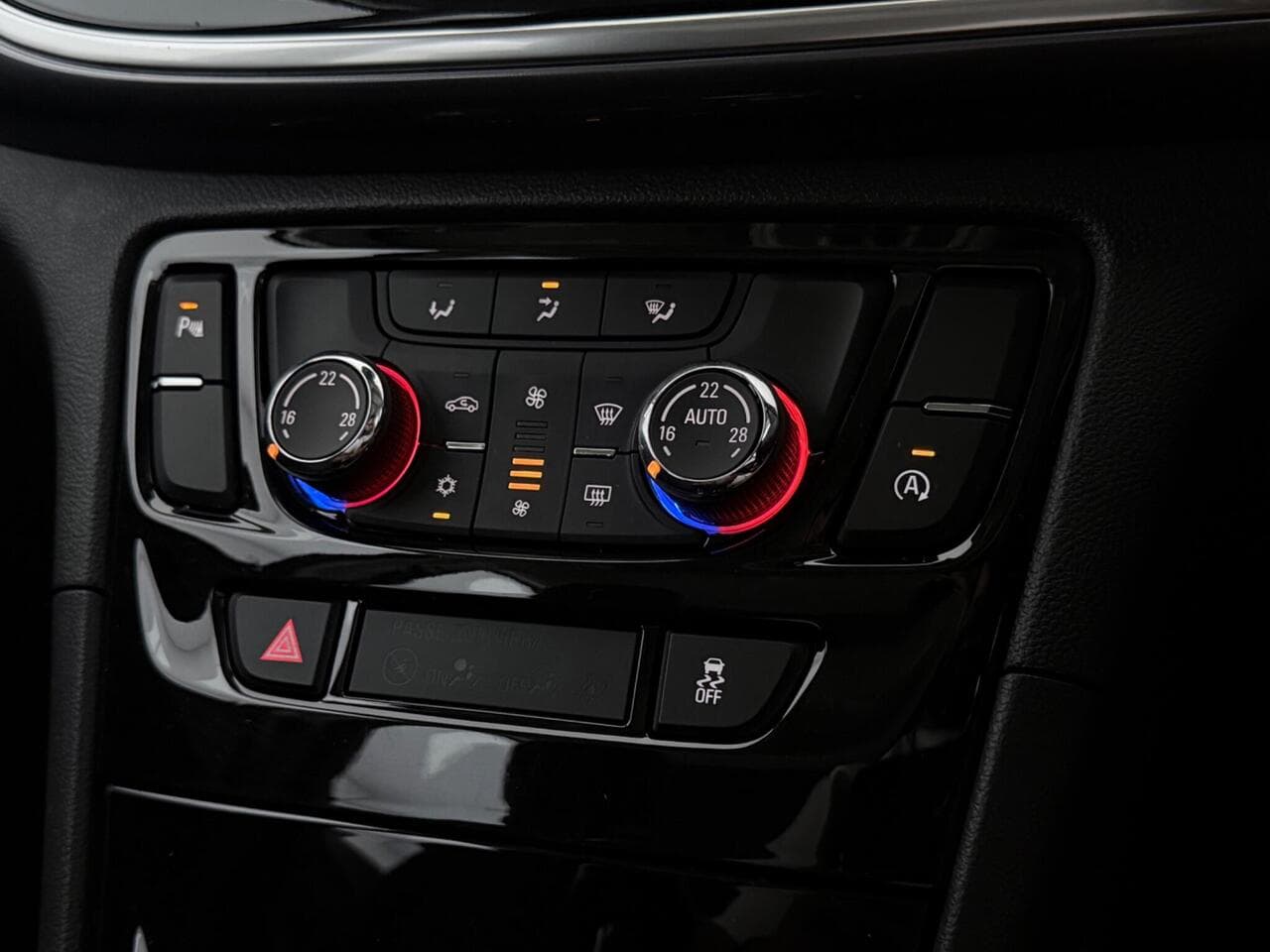 Vauxhall Mokka X thumbnail Misc Controls
