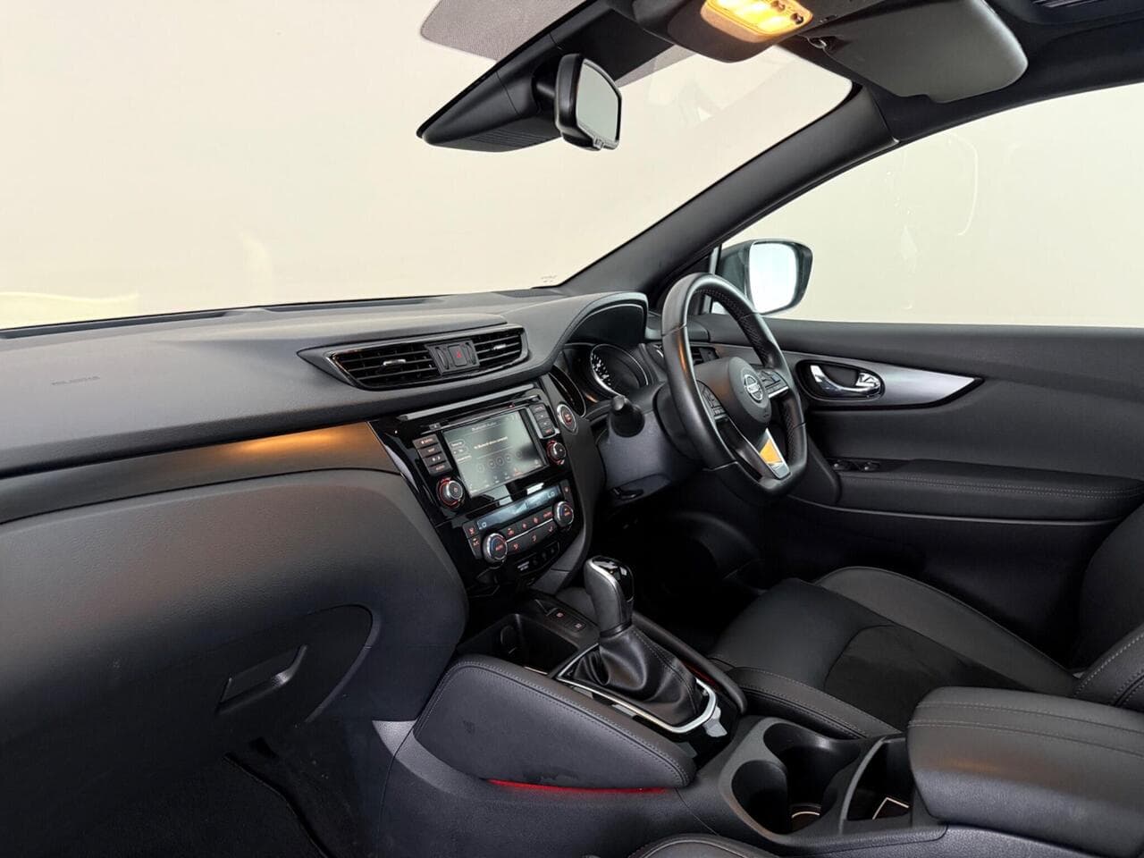 Nissan Qashqai thumbnail Interior Front