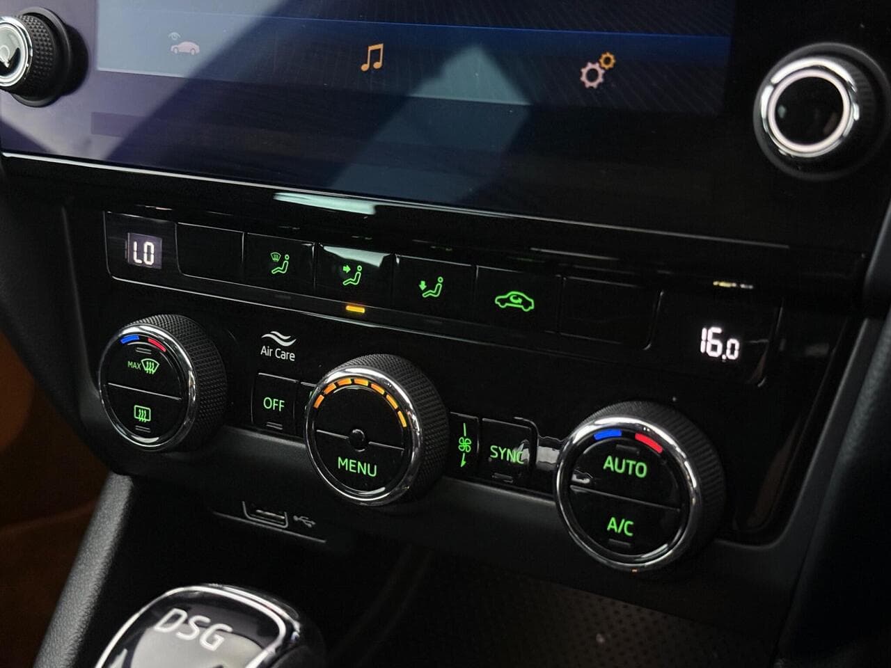 Skoda Octavia thumbnail Infotainment System