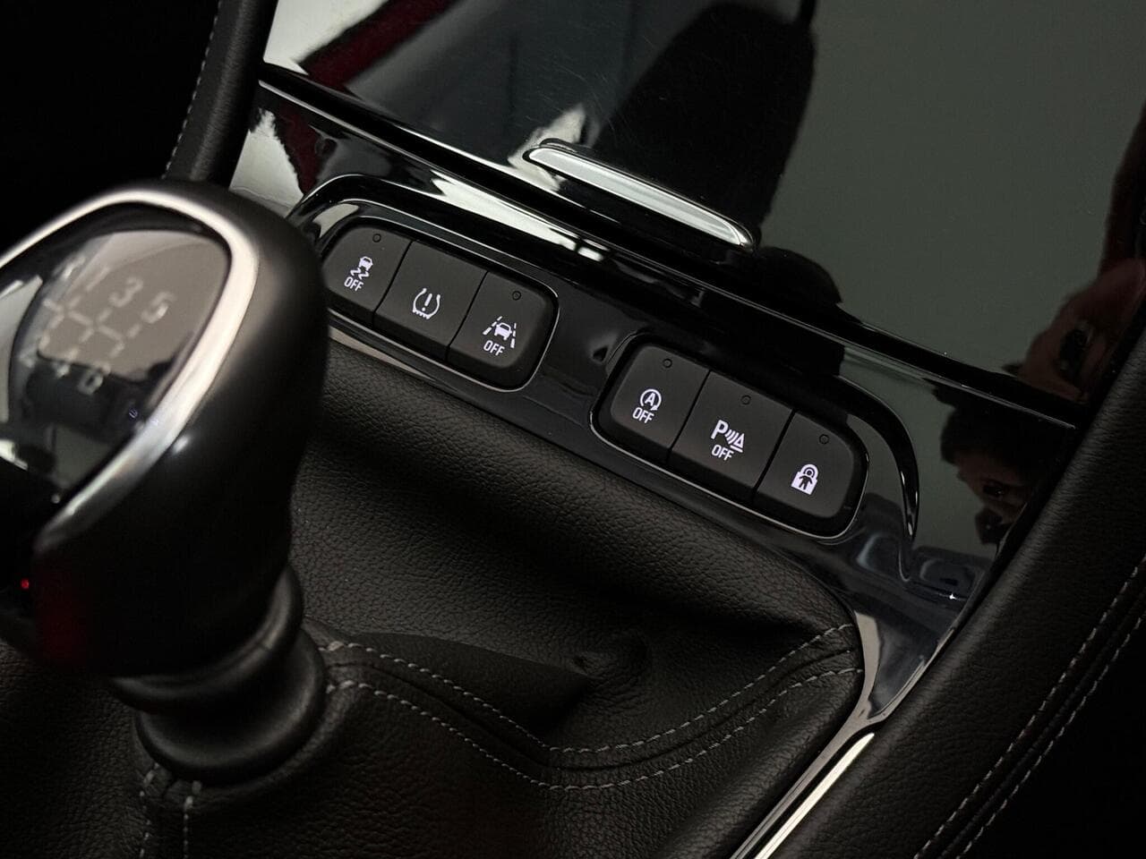 Vauxhall Grandland X thumbnail Misc Controls