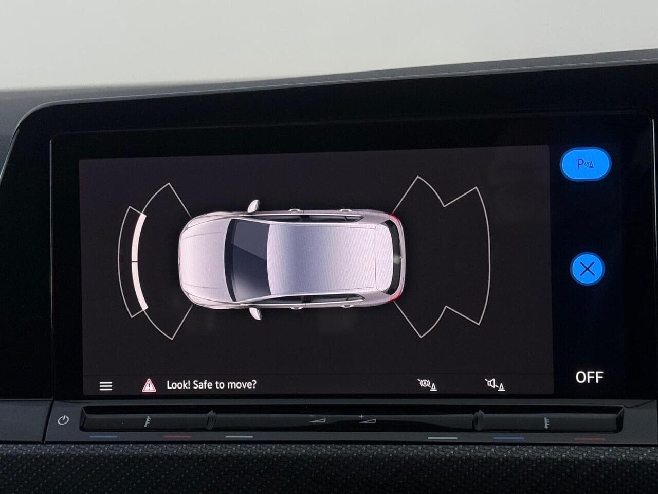 Volkswagen Golf thumbnail Infotainment System