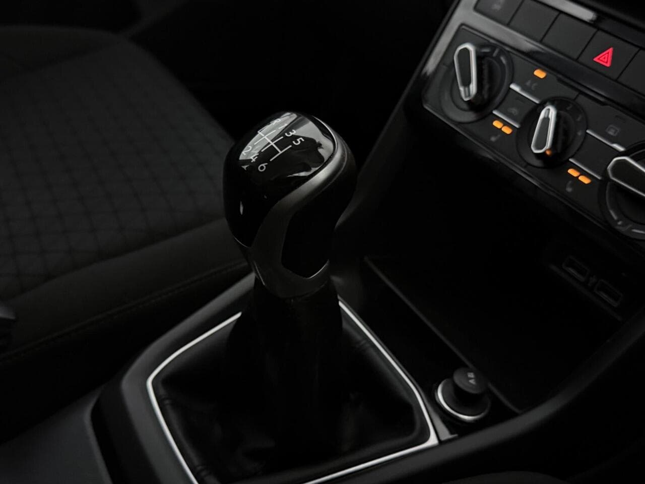 Volkswagen T-Cross thumbnail Interior Front