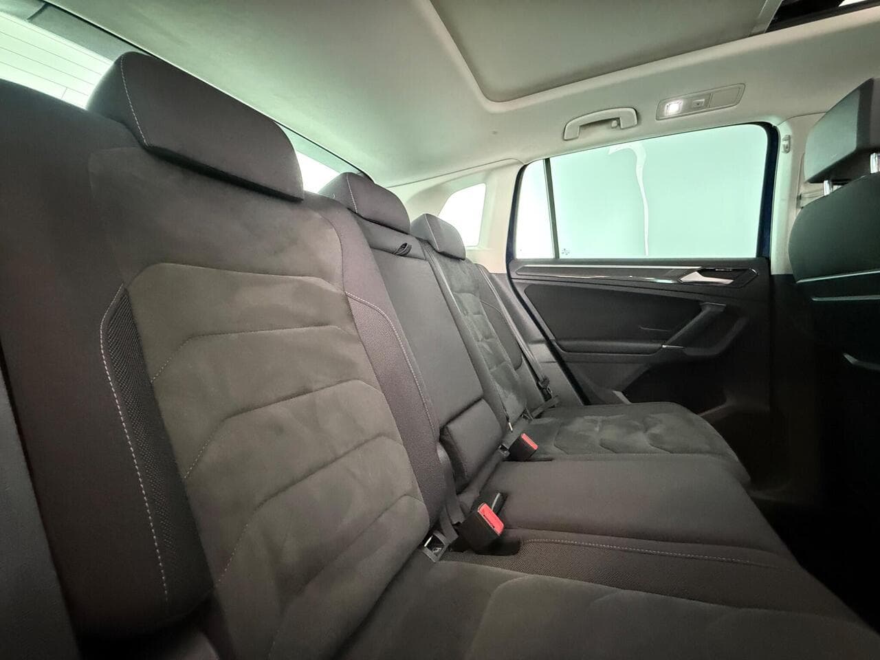 Volkswagen Tiguan thumbnail Seats Rear