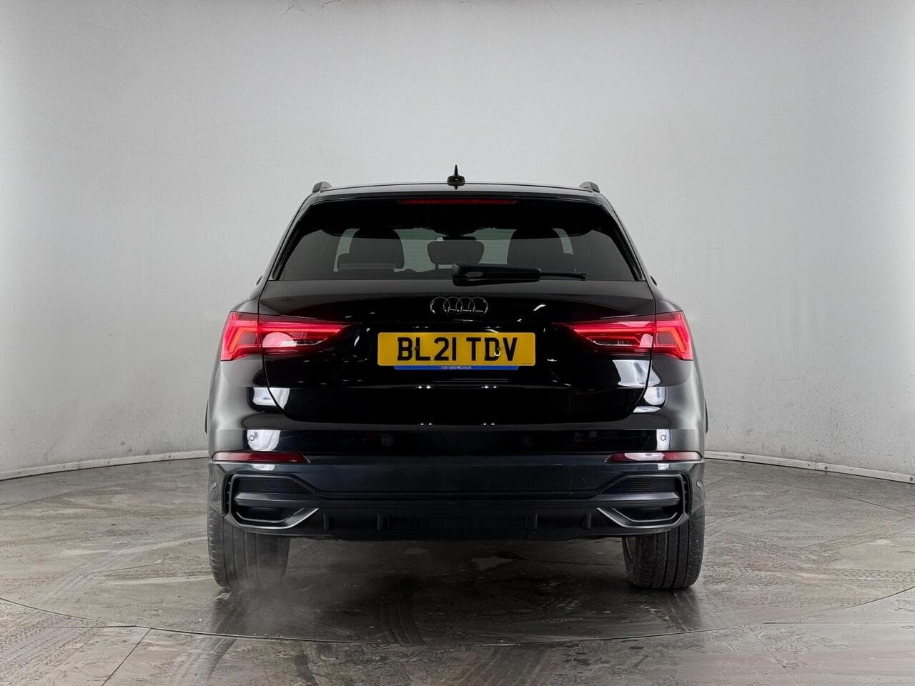 Audi Q3 thumbnail Rear
